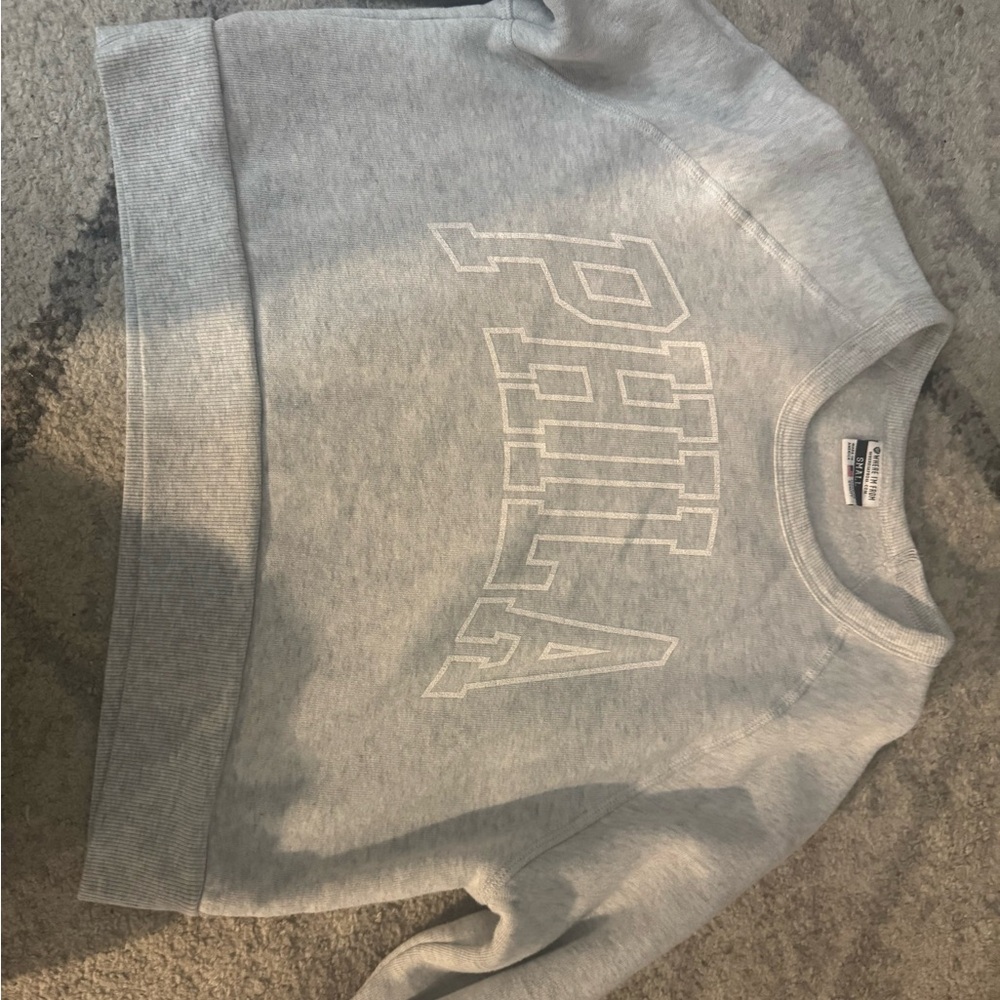 Gray Crew Neck “Phila” Cropped Sweatshirt